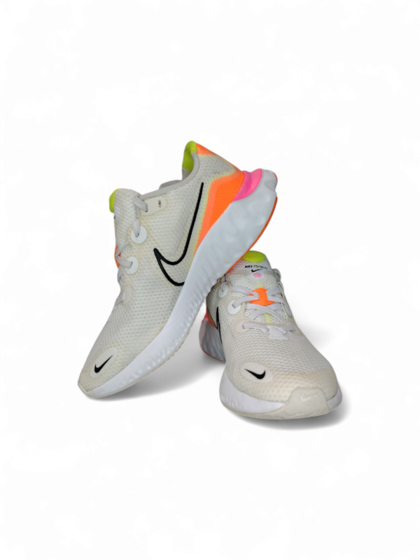NIKE Renew  para mujer. Talla 4.5 - Imagen 2