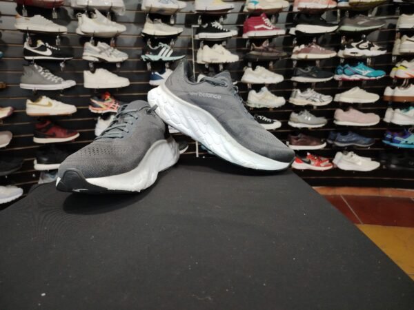 New Balance fresh foam. Talla 11.5