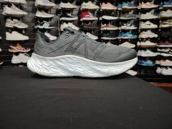 New Balance fresh foam. Talla 12