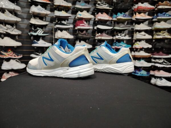 New balance 3040v1. Talla 11.5 - Imagen 3