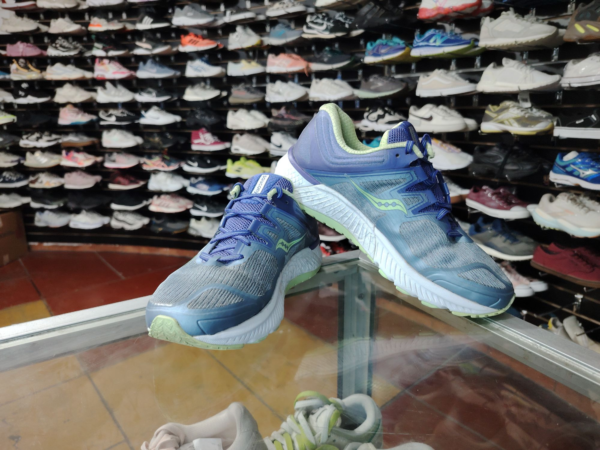 Saucony para dama. Talla 9.5 - Imagen 2