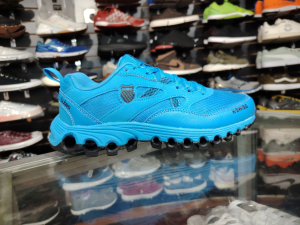 K Swiss. Talla 6
