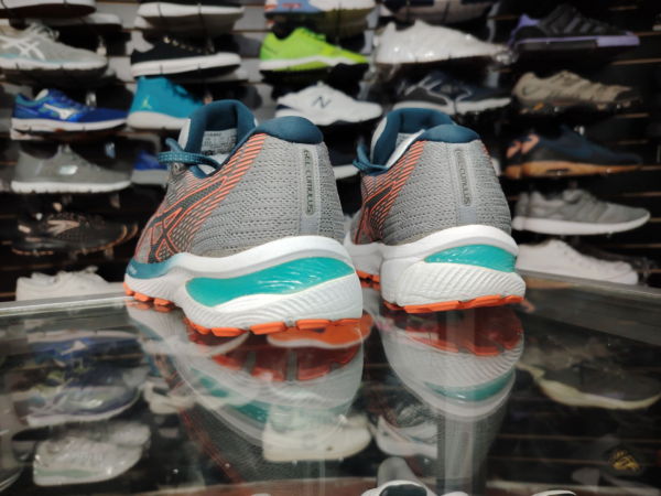 Asics. Talla 7.5 - Imagen 3