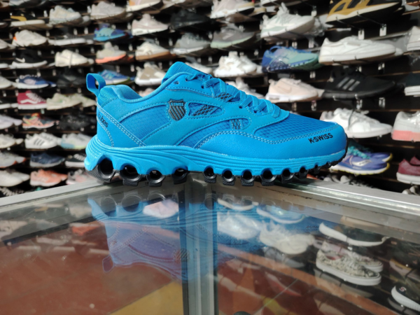 K-Swiss. Talla 6