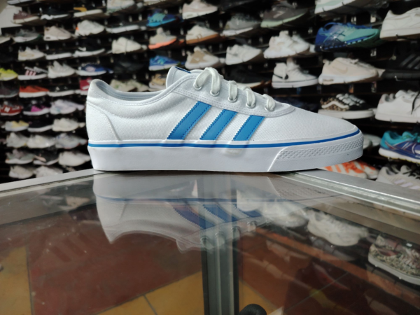 Adidas. Talla 9.5