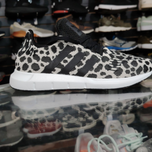 Adidas leopardo. Talla 6.5