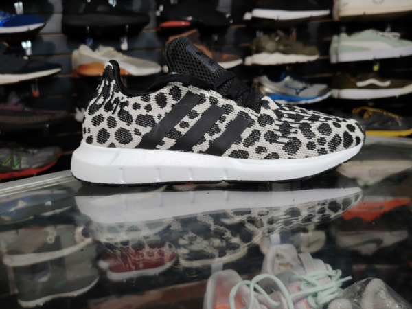 Adidas leopardo. Talla 6.5