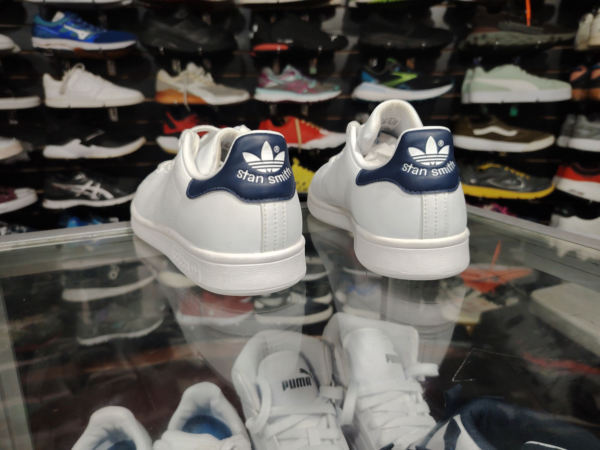 Adidas. Talla 6.5 - Imagen 3