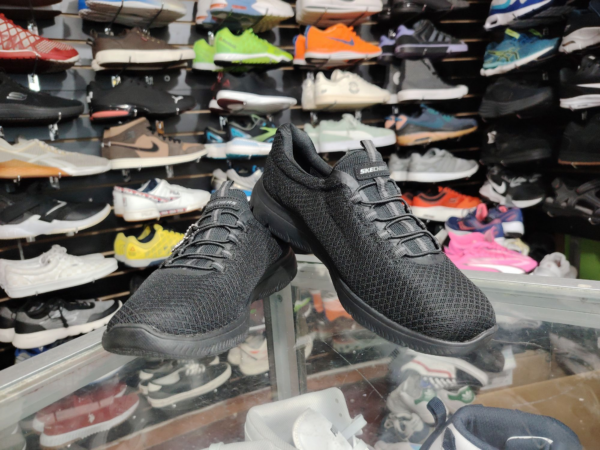 Skecher. Talla 6.5 - Imagen 2