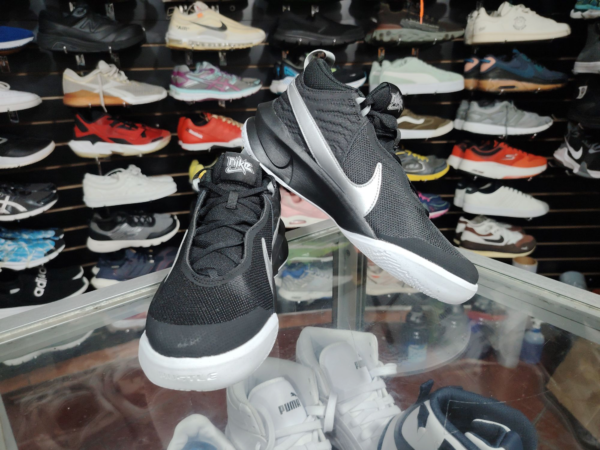 Nike Team Hustle. Talla 7 - Imagen 2