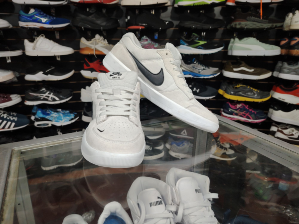 Nike SB. Talla 9.5 - Imagen 2