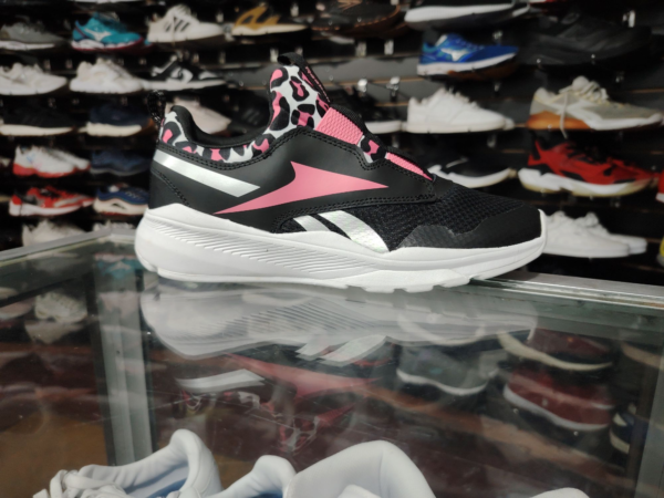 Reebok. Talla 6