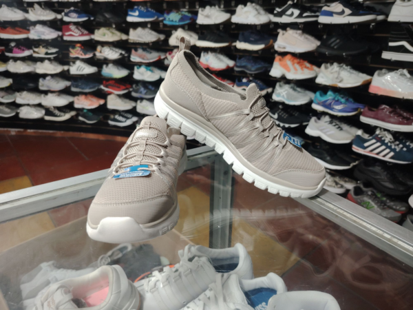 Skechers, Talla 8.5 - Imagen 2