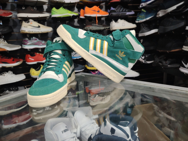 Adidas.  Talla 9 - Imagen 2