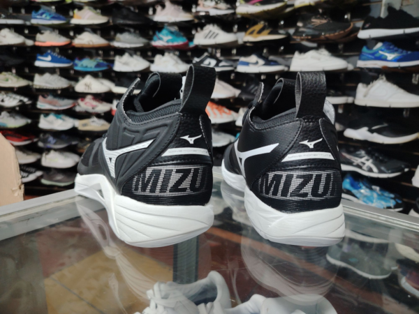 Mizuno Wave Momentum. Talla 9.5 - Imagen 3