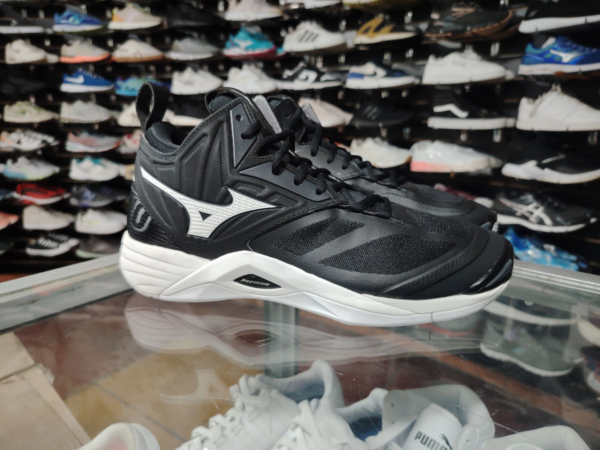 Mizuno Wave Momentum. Talla 9.5