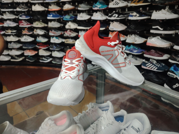 New Balance. Talla 10.5 - Imagen 2