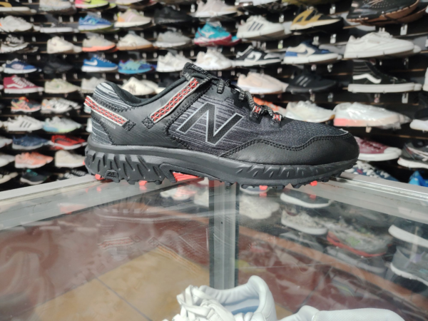 New Balance 410 V6. Talla 11