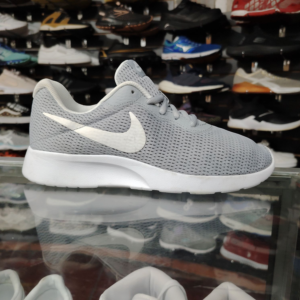 Nike Tanjun. Talla 7.5