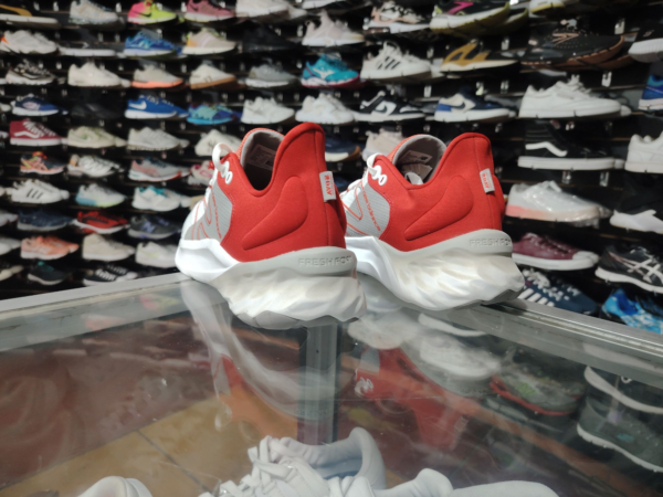 New Balance. Talla 10.5 - Imagen 3