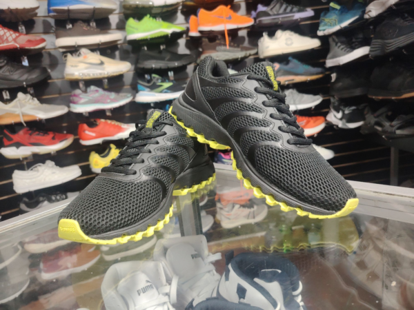 K-Swiss. Talla 9.5 - Imagen 2