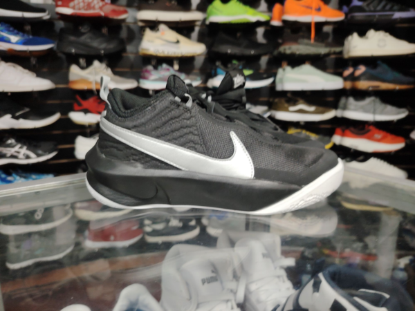 Nike Team Hustle. Talla 7