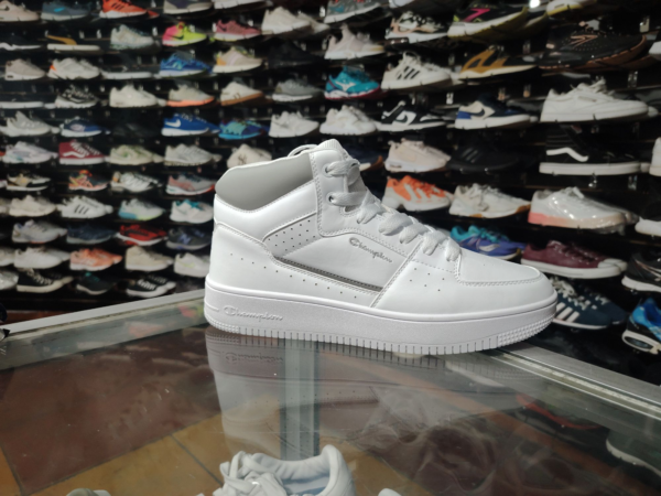 Champion. Talla 9.5