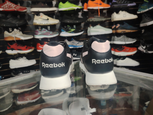Reebok, Talla 6.5 - Imagen 3