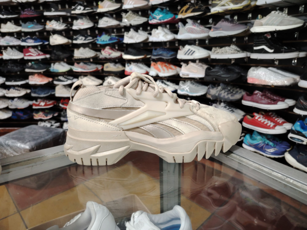 Reebok. Talla 8, 25cm