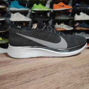 Nike Zoom Fly. Talla 11