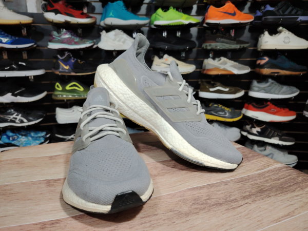 Adidas Ultraboost. Talla 11.5 - Imagen 2