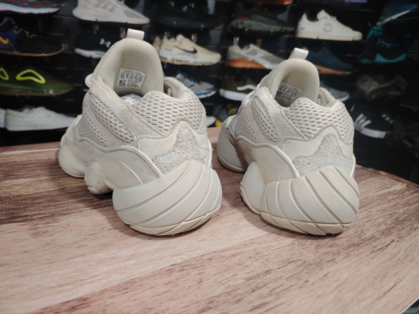 Adidas Yeezy 500. Talla 8.5 - Imagen 3