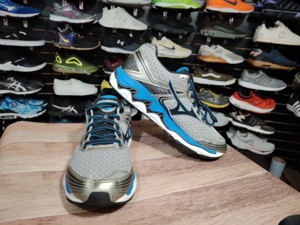 Mizuno Wave paradox Running. Talla 10.5 - Imagen 2