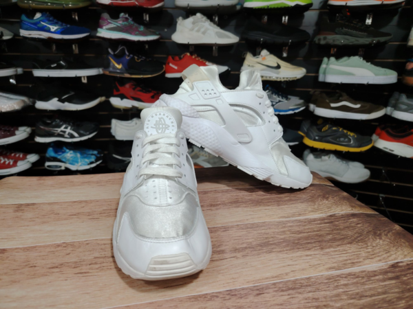Nike Huarache. Talla 8.5 - Imagen 2