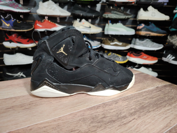 Jordan True Flight. Talla 6