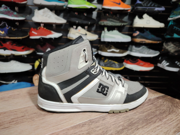 DC Shoes. Talla 7