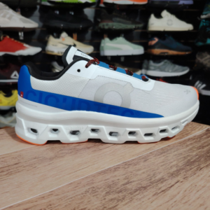On Cloud Monster. Talla 10