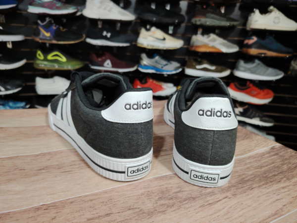 Adidas Daily. Talla 12 - Imagen 3