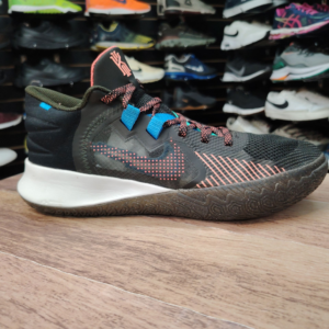 Nike Kyrie. Talla 10