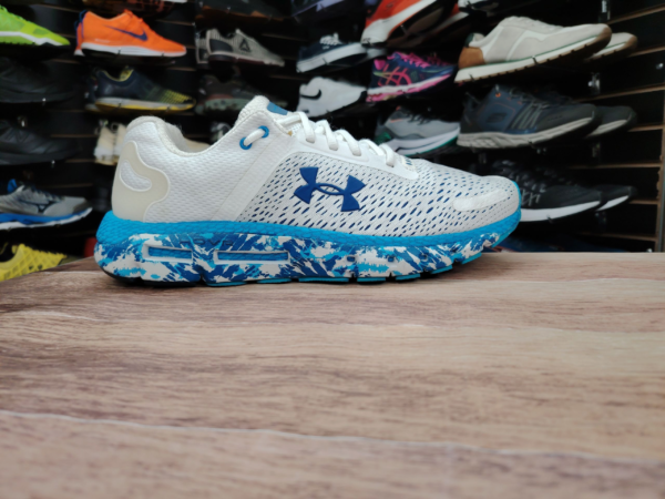 Underarmour Infinity. Talla 10.5 cm