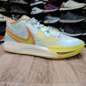 NIke Kirie CV