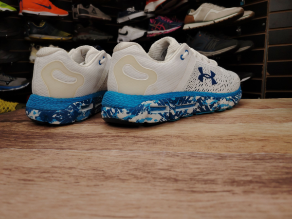 Underarmour Infinity. Talla 10.5 cm