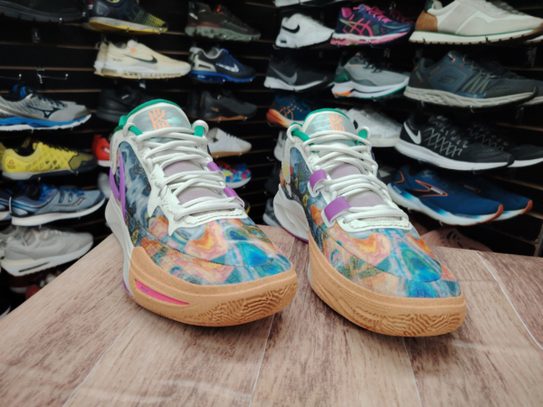 Nike Kirie Morado M