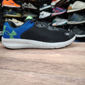 UnderArmour. Talla 8