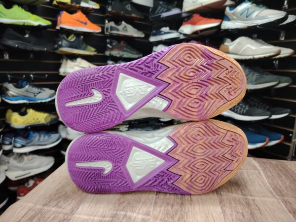 Nike Kirie Morado M