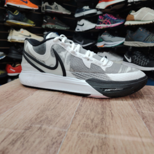 Nike Kirie Rosa
