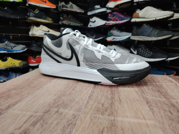 Nike Kirie Rosa