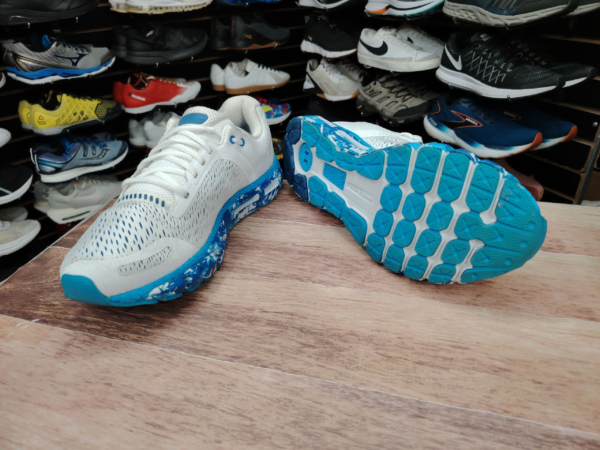 Underarmour Infinity. Talla 10.5 cm