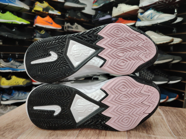 Nike Kirie Rosa