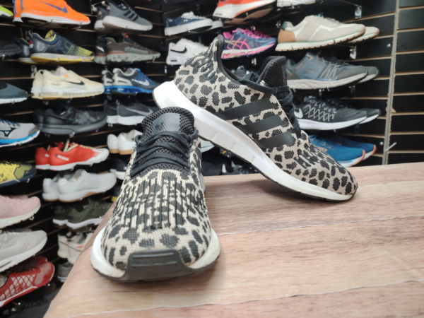 Adidas Animals Prints  Talla 9 - Imagen 2